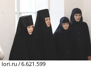 Монахини на богослужении (2014 год). Редакционное фото, фотограф Дмитрий Неумоин / Фотобанк Лори