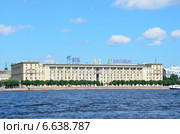 Жилой дом сотрудников НКВМФ - Дом военморов на Петровской набережной в Санкт-Петербурге (2014 год). Редакционное фото, фотограф Овчинникова Ирина / Фотобанк Лори