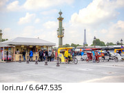 Велорикши в ожидании клиента на площади Согласия (2014 год). Редакционное фото, фотограф Parmenov Pavel / Фотобанк Лори