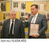 Международный конкурс фотографии "Герои Первой мировой. Фотографии из личных архивов." Председатель партии Справедливая Россия Сергей Миронов и лауреат конкурса, депутат Государственной Думы Олег Нилов. (2014 год). Редакционное фото, фотограф Александр С. Курбатов / Фотобанк Лори