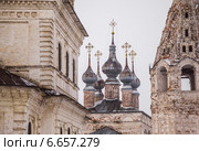 Город Юрьев-Польский. Михайло-Архангельский монастырь. Фрагмент (2014 год). Редакционное фото, фотограф Gagara / Фотобанк Лори