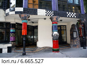 Кунстхаус, архитектор Фриденсрайх Хундертвассер (2007 год). Редакционное фото, фотограф Irina Opachevsky / Фотобанк Лори