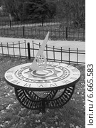 Арт-объект "Солнечные часы" в Тюмени. Сибирь (2014 год). Редакционное фото, фотограф Валерий Акулич / Фотобанк Лори