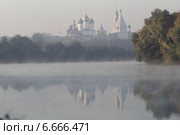 Река Москва и Коломенский кремль утром в туман (2014 год). Стоковое фото, фотограф Дмитрий Неумоин / Фотобанк Лори