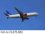 Самолет авиакомпании SAS Scandinavian Airlines Boeing Boeing 737-883 заходит на посадку (бортовой номер LN-RRS) (2014 год). Редакционное фото, фотограф Алексей Гусев / Фотобанк Лори