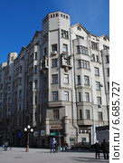 Улица Арбат, 35/1(Кривоарбатский переулок, 1/35). Бывший доходный дом А. Т. Филатовой — Я. М. Филатова («Дом с рыцарями»). Москва (2012 год). Редакционное фото, фотограф lana1501 / Фотобанк Лори