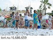 Пенная вечеринка на курорте, Кемер, Турция (2014 год). Редакционное фото, фотограф Володина Ольга / Фотобанк Лори