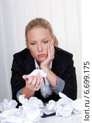 woman in office with crumpled paper. Стоковое фото, фотограф Erwin Wodicka / Фотобанк Лори