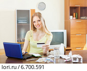 Woman paying medications in internet. Стоковое фото, фотограф Яков Филимонов / Фотобанк Лори