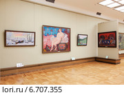 В зале Б.М.Кустодиева в Третьяковской галерее (2012 год). Редакционное фото, фотограф Наталья Волкова / Фотобанк Лори