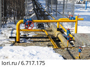 Запорный вентиль на газовой трубе на газораспределительной станции (ГРС) Стоковое фото, фотограф Григорий Писоцкий / Фотобанк Лори