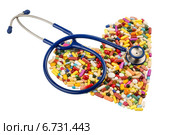 stethoscope and pills in heart shape. Стоковое фото, фотограф Erwin Wodicka / Фотобанк Лори