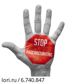 Stop Procrastinating. Надпись в красном восьмиугольнике на ладони человека. Стоковое фото, фотограф Илья Урядников / Фотобанк Лори