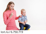Ребенок не хочет слушать напутствие мамы. Стоковое фото, фотограф Иванов Алексей / Фотобанк Лори