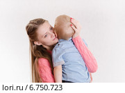 Молодая мама жалеет своего ребенка. Стоковое фото, фотограф Иванов Алексей / Фотобанк Лори