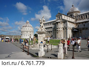 Площадь Чудес (Piazza dei Miracoli) или Соборная площадь. Пиза. Италия (2014 год). Редакционное фото, фотограф Виктор Филиппович Погонцев / Фотобанк Лори