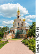 Церковь святых благоверных Бориса и Глеба в Зюзине. Москва (2014 год). Стоковое фото, фотограф Михаил Широков / Фотобанк Лори