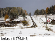 Осенний снегопад в поселке Сибирка, Южный Урал (2014 год). Стоковое фото, фотограф Александр Усик / Фотобанк Лори