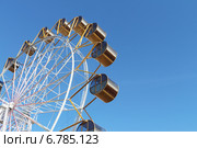 Колесо обозрения на фоне синего неба. Новосибирск (2014 год). Стоковое фото, фотограф Наталия Макарова / Фотобанк Лори