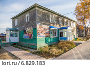 Магазин "Максим" в поселке городского типа Ноглики (2013 год). Редакционное фото, фотограф Алексей Шматков / Фотобанк Лори