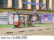 Трамвайная остановка "Улица Сергея Эйзенштейна" (2010 год). Редакционное фото, фотограф Алёшина Оксана / Фотобанк Лори