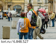 Счастливая голландская пара в Праге (2014 год). Редакционное фото, фотограф verbaska / Фотобанк Лори