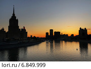 Москва-река, закат, вид с Новоарбатского моста (2014 год). Стоковое фото, фотограф Dmitry29 / Фотобанк Лори