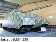 Сверхтяжёлый танк "Maus" 1944. Германия. Экспонат музея бронетанковых войск в Кубинке. Подмосковье (2014 год). Редакционное фото, фотограф Владимир Кошарев / Фотобанк Лори