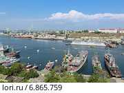 Южная бухта города Севастополя, Республика Крым, Россия. Корабли Черноморского флота (2014 год). Редакционное фото, фотограф Игорь Долгов / Фотобанк Лори
