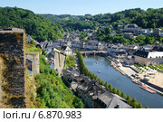 Панорама города Буйон (Bouillon) со стен средневековой крепости. Бельгия (2013 год). Редакционное фото, фотограф Татьяна Федулова / Фотобанк Лори