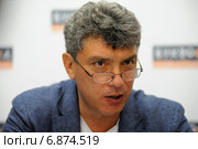 Борис Немцов, российский политик (2013 год). Редакционное фото, фотограф Галина Попова / Фотобанк Лори