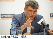 Борис Немцов, российский политик (2013 год). Редакционное фото, фотограф Галина Попова / Фотобанк Лори