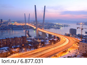 Вечерний вид моста во Владивостоке через залив Золотой Рог (2015 год). Редакционное фото, фотограф Овчинникова Ирина / Фотобанк Лори