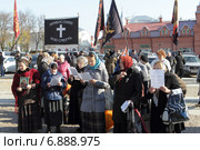 Сергиев Посад. Молебен перед крестным ходом в день празднования 700-летия преподобного Сергия (2014 год). Редакционное фото, фотограф Дмитрий Неумоин / Фотобанк Лори