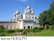Церкви Ростовского кремля. Золотое кольцо России (2014 год). Редакционное фото, фотограф Яна Королёва / Фотобанк Лори