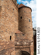 Фрагмент крепостной стены и барбакана. Варшава. Польша (2014 год). Стоковое фото, фотограф Андрей Андронов / Фотобанк Лори