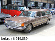 Mercedes-Benz W116 450SEL 6.9 (2014 год). Редакционное фото, фотограф Art Konovalov / Фотобанк Лори