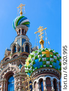 Санкт-Петербург. Купола храма Спаса-на-Крови на фоне неба. Редакционное фото, фотограф FotograFF / Фотобанк Лори