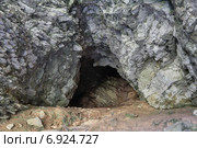 Вход в пещеру в горе Ахун, район Хоста, Сочи, Краснодарский край, Россия (2014 год). Редакционное фото, фотограф Игорь Долгов / Фотобанк Лори