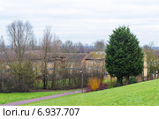 Окрестности Conniburrow в Milton Keynes, Англия, Великобритания (2015 год). Стоковое фото, фотограф Ольга Марк / Фотобанк Лори