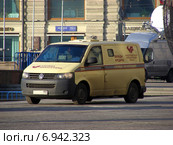 Служба инкассации Московского кредитного банка на Манежной площади в Москве (2015 год). Редакционное фото, фотограф lana1501 / Фотобанк Лори