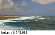 Морские волны на мелководье. Анс де Шато (Anse des chateaux), Гваделупа (2015 год). Стоковое видео, видеограф Вадим Хомяков / Фотобанк Лори