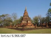 Древний храмовый комплекс Wat Phra That в историческом парке в городе Кампенг Пхет, Тайланд (2015 год). Стоковое фото, фотограф Natalia Sidorova / Фотобанк Лори