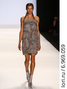 NEW YORK, NY - SEPTEMBER 05: A model walks the runway at the Project Runway (Alexander Knox) show during MBFW Spring 2015 at Lincoln Center on September 5, 2014 in NYC. Редакционное фото, фотограф Anton Oparin / Фотобанк Лори