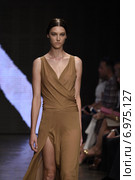 NEW YORK, NY - SEPTEMBER 08: A model walks the runway at Donna Karan New York during Mercedes-Benz Fashion Week Spring 2015 on September 8, 2014 in New York City. Редакционное фото, фотограф Anton Oparin / Фотобанк Лори