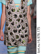 NEW YORK, NY - SEPTEMBER 07: Model Stav Strashko walk the runway at DKNY during Mercedes-Benz Fashion Week Spring 2015 at 547 West 26th Street on September 7, 2014 in NYC. Редакционное фото, фотограф Anton Oparin / Фотобанк Лори