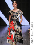 NEW YORK, NY - SEPTEMBER 08: Model Elisabeth Erm walk the runway at Donna Karan New York during MBFW Spring 2015 at 547 West 26th Street on September 8, 2014 in NYC. Редакционное фото, фотограф Anton Oparin / Фотобанк Лори