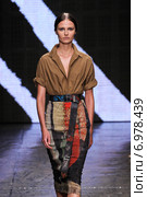 NEW YORK, NY - SEPTEMBER 08: Model Vasilisa Pavlova walk the runway at Donna Karan New York during MBFW Spring 2015 at 547 West 26th Street on September 8, 2014 in NYC. Редакционное фото, фотограф Anton Oparin / Фотобанк Лори