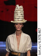NEW YORK, NY - SEPTEMBER 08: Model Daria Strokous walk the runway at Donna Karan New York during MBFW Spring 2015 at 547 West 26th Street on September 8, 2014 in NYC. Редакционное фото, фотограф Anton Oparin / Фотобанк Лори