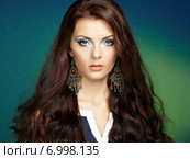 Portrait of beautiful brunette woman with earring. Perfect makeup. Стоковое фото, агентство Ingram Publishing / Фотобанк Лори